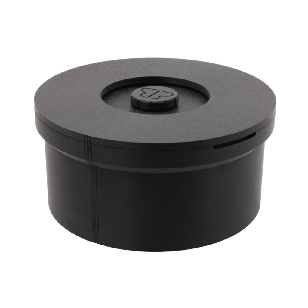 Film developing tank for regular 8 or standard 8 film reels.